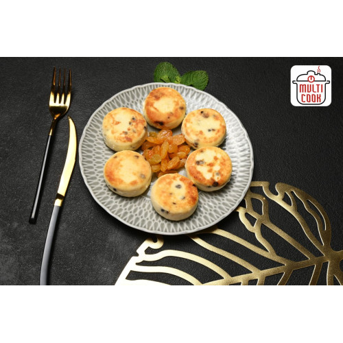 Syrnyky (cheese pancakes) with raisins – Syrnyky (cheese pancakes)